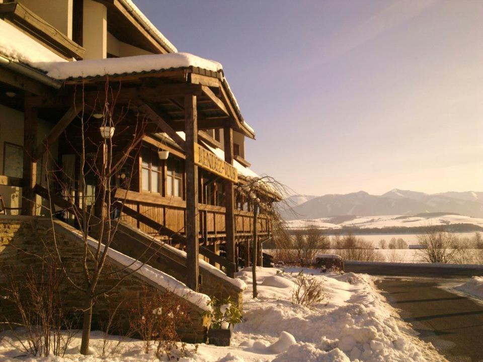 Hotel Rendez Vous Beharovce Exteriör bild